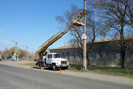 Коммунальщики работают над качеством наружного освещения в Одессе (фото)