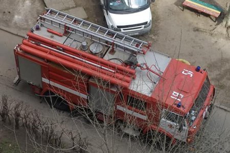 Борьба за ребенка в Одессе: мать с силовиками выломали дверь и хочет забрать дочь у бывшего мужа (фото)