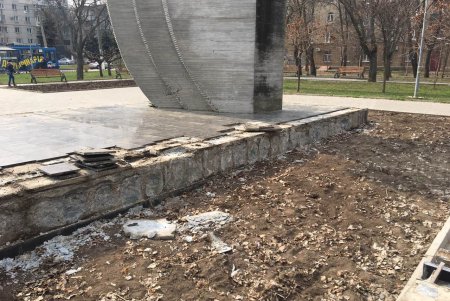 На 5-й станции Фонтана начался ремонт монумента героям-летчикам (фото)