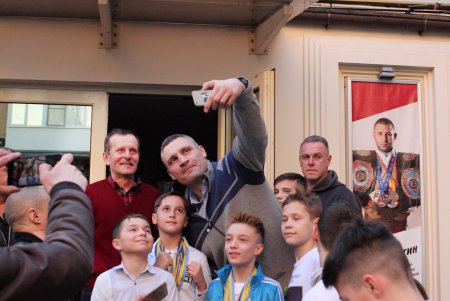Геннадий Труханов и Виталий Кличко встретились с одесскими спортсменами (фоторепортаж)