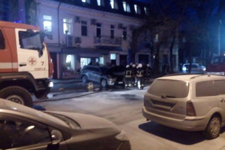 В районе Старобазарного сквера горела иномарка (фото) 