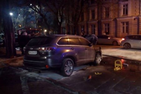 В районе Старобазарного сквера горела иномарка (фото) 