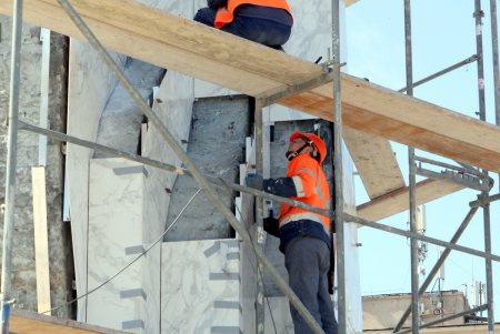 Завершается реконструкция стелы «Крылья Победы» (фоторепортаж)