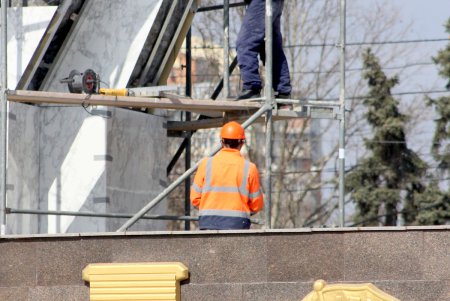 Завершается реконструкция стелы «Крылья Победы» (фоторепортаж)