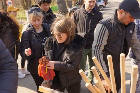 Более тысячи одесситов вышли на субботник (фото)