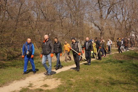 Более тысячи одесситов вышли на субботник (фото)