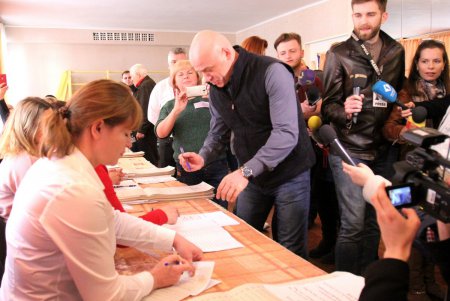 В Одессе стартовали выборы Президента Украины (фоторепортаж) В Одессе стартовали выборы Президента Украины (фоторепортаж)