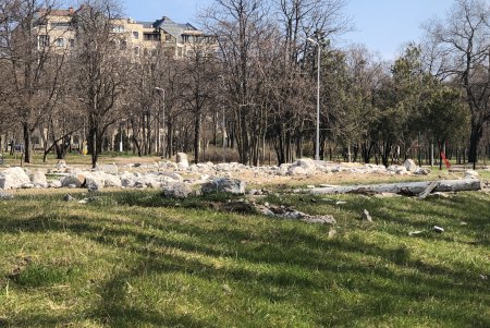 В парке Победы снесли "Стоунхендж" (фото)