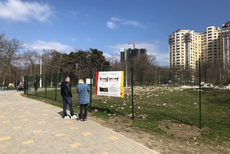 В парке Победы снесли "Стоунхендж" (фото)