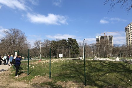 В парке Победы снесли "Стоунхендж" (фото)