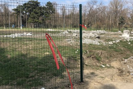 В парке Победы снесли "Стоунхендж" (фото)