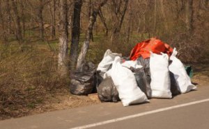 Более тысячи одесситов вышли на субботник (фото)