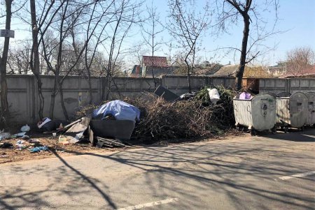 Коммунальщики приводят в порядок территорию частного сектора (фото) 