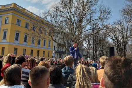 Одесситы спели в караоке возле Дюка (фото)