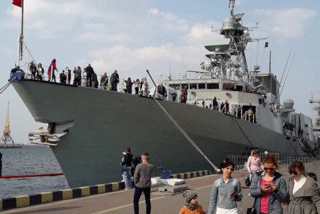 Одесситы смогли побывать на военных кораблях НАТО (фото)