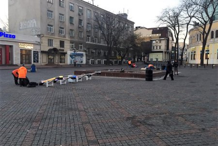 Центр города убрали после празднования Юморины (фото)