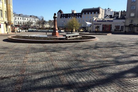 Центр города убрали после празднования Юморины (фото)