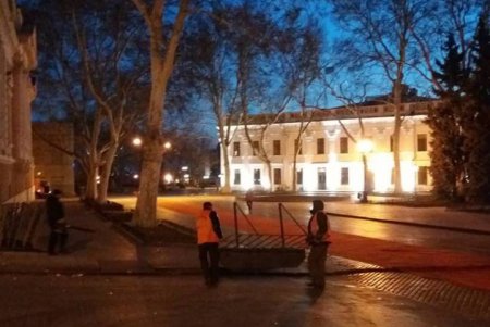 Центр города убрали после празднования Юморины (фото)