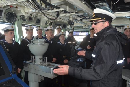 Одесские курсанты побывали на военных кораблях НАТО (фото)