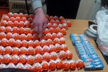 В Фонтанке полиция охраны задержала вора, который вынес из магазина жвачки и «Киндер сюрпризы» на крупную сумму (фото) 