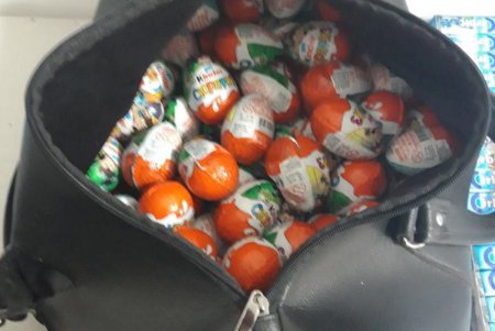 В Фонтанке полиция охраны задержала вора, который вынес из магазина жвачки и «Киндер сюрпризы» на крупную сумму (фото) 