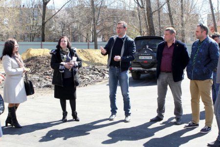 В Малиновском районе капитально ремонтируют школьный стадион (фоторепортаж)