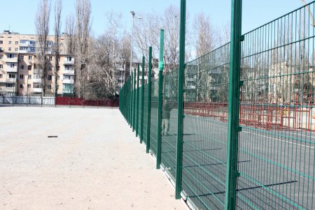 В Малиновском районе капитально ремонтируют школьный стадион (фоторепортаж)
