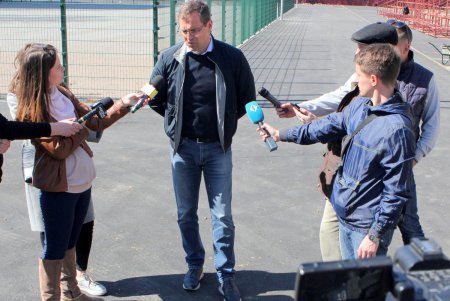 В Малиновском районе капитально ремонтируют школьный стадион (фоторепортаж)