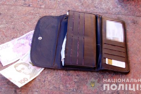 В центре Одессы разоблачили трех женщин, которые украли кошелек у подростка (фото, видео)