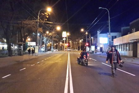 В районе площади 10 Апреля обновили дорожную разметку (фото)