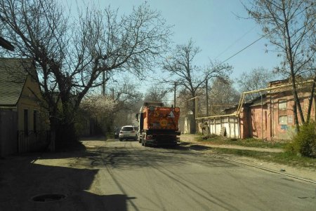 На Таирова приступили к текущему ремонту дорог (фото)