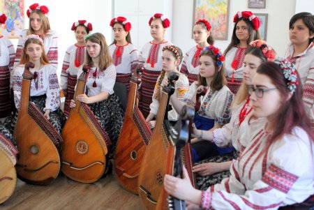 Открытие выставки творчества одесских художников «Весна, весна...!» (фоторепортаж)