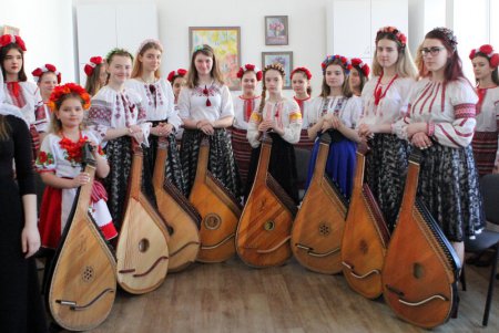 Открытие выставки творчества одесских художников «Весна, весна...!» (фоторепортаж)