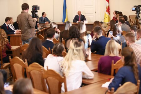 Мэр Одессы встретился с делегацией харьковского Молодежного совета (фото)