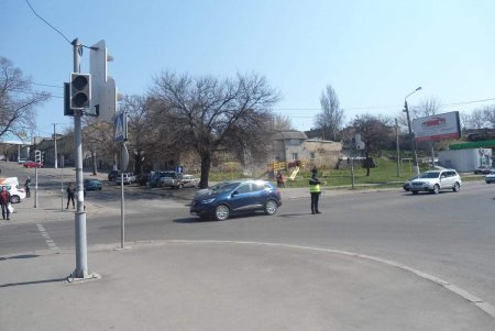 В Одессе на двух оживленных перекрестках не работают светофоры: на место приехали регулировщики (фото)