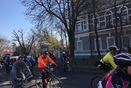 Традиционная одесская «Велосотка» стартовала: более 2000 спортсменов принимают участие в ралли (фото)