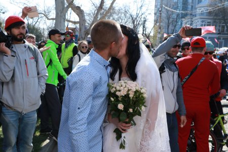 100 километров за 10 часов: в Одессе стартовала «Велосотка» (фоторепортаж)