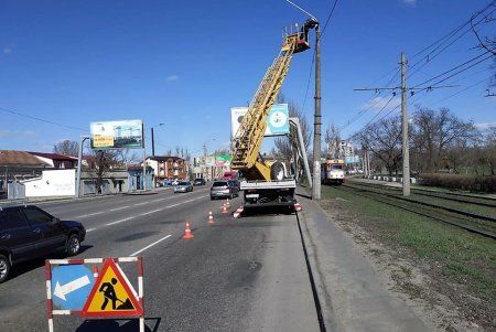 Коммунальщики улучшают качество наружного освещения в Одессе (фото)