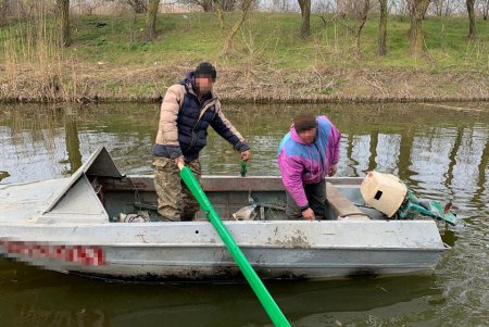 На озере Кугурлуй два браконьера словили 100 кг рыбы (фото)