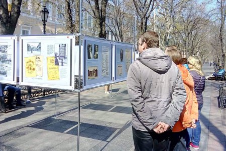На Приморском бульваре открылась выставка военных архивов (фото)