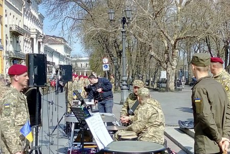 Возле Дюка проходит Международный фестиваль духовых оркестров (фото)