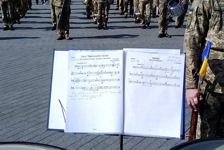 Возле Дюка проходит Международный фестиваль духовых оркестров (фото)