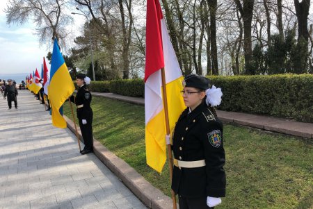 В Одессе возложили цветы к памятнику Неизвестному матросу (фото)