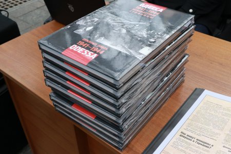 Авторы книги «Одесса 1941-1944. Неизвестные страницы» провели автограф-сессию (фото)