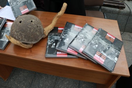 Авторы книги «Одесса 1941-1944. Неизвестные страницы» провели автограф-сессию (фото)