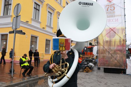 На площади у Дюка прошел концерт духовых оркестров (фото, видео)