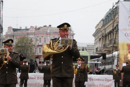 На площади у Дюка прошел концерт духовых оркестров (фото, видео)