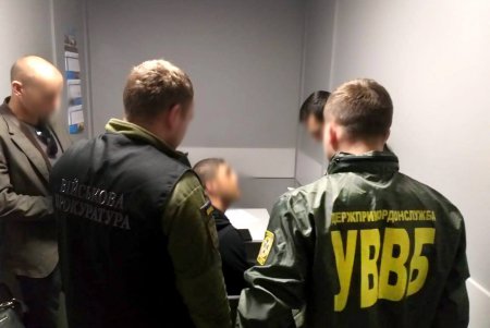 В аэропорту иностранцы дважды пытались подкупить пограничников (фото)
