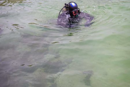 Одесские водолазы очищают морское дно к курортному сезону (фото)