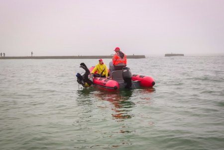 Одесские водолазы очищают морское дно к курортному сезону (фото)